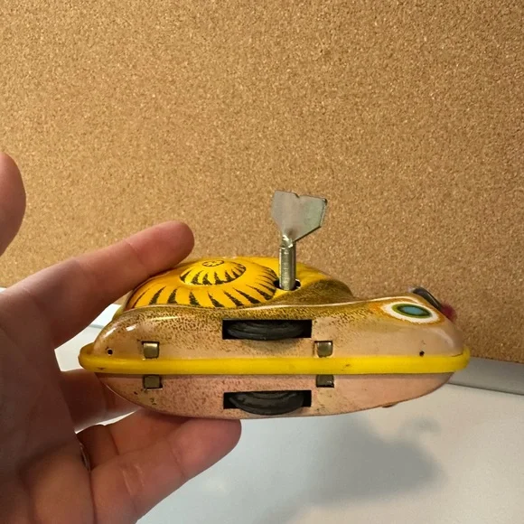 Vintage Schylling Key Wind-Up Colorful Tin Snail Toy With Original Box - Picture 7 of 9